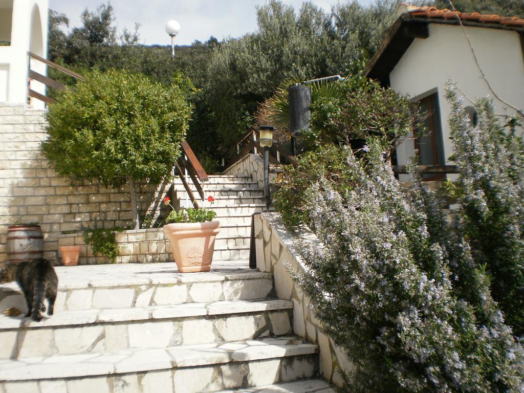 Apartments Pinezic Martinšćica Exterior foto